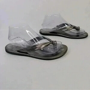 Sak’s Fifth Avenue 10022-SHOE Metallic Leather Sandals. Size 8